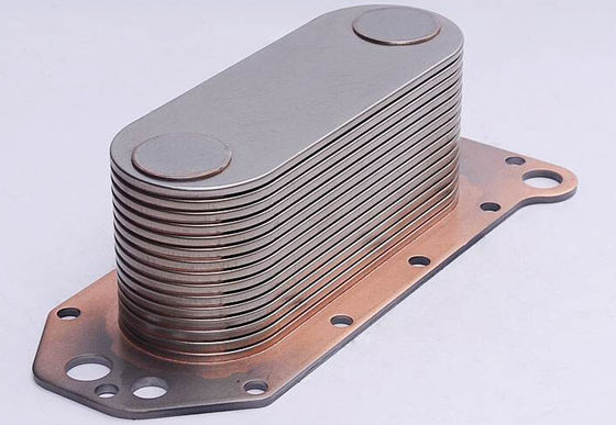 Porcellana Resistenza della corrosione materiale del motore diesel del metallo su ordinazione del radiatore dell'olio C5284362 fornitore